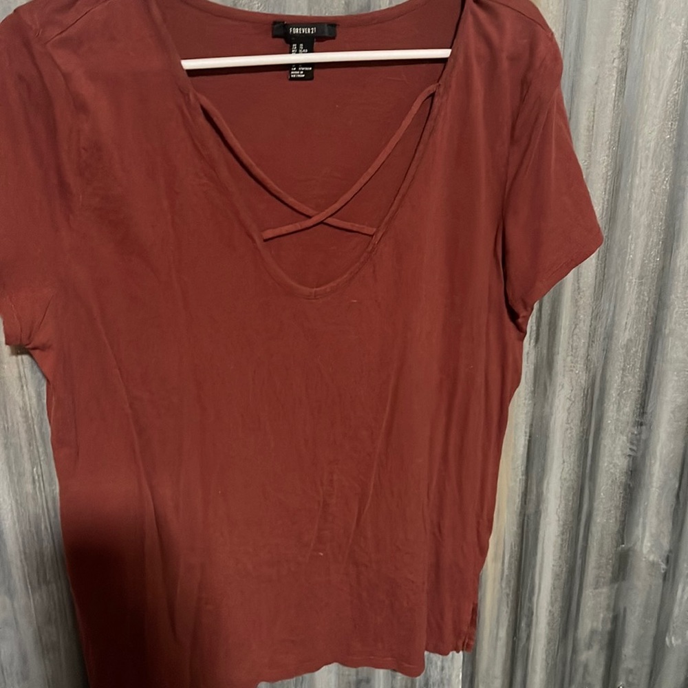 FOREVER 21 V NECK